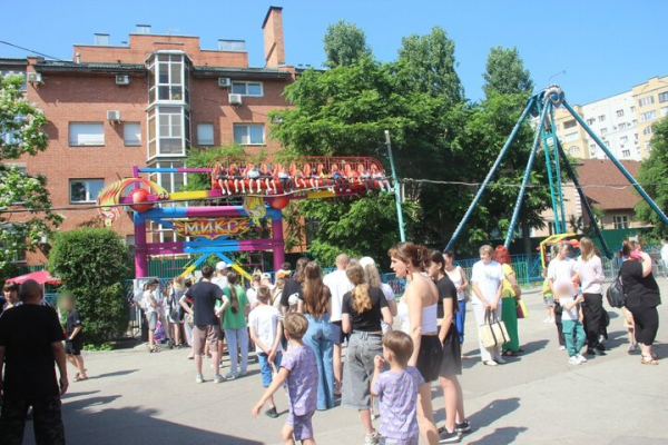 Благотворительная акция для сотен детей в Городском парке Саратова (фото)