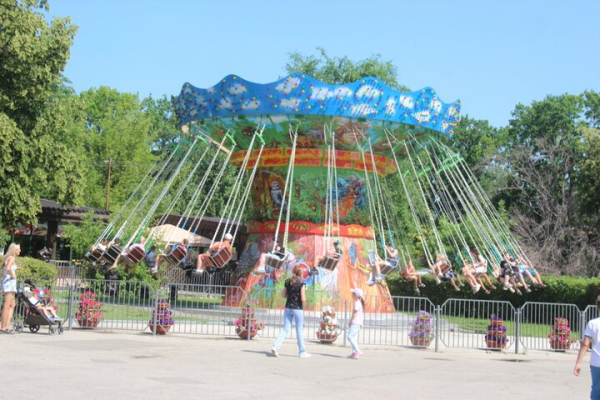 Благотворительная акция для сотен детей в Городском парке Саратова (фото)