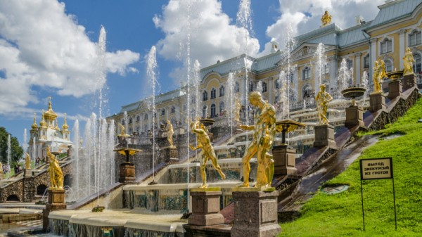 20 августа: первый запуск фонтана в Петергофе
