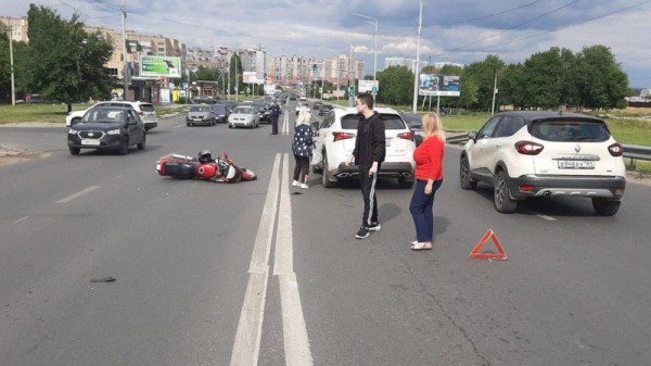 В Юбилейном разбились мотоциклист и его пассажирка
В Юбилейном разбились мотоциклист и его пассажирка