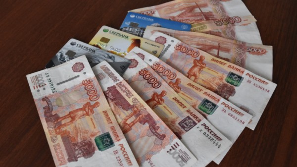 Сотрудницу банка обвиняют в мошенничестве на 8 миллионов рублей
