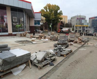 
Михаил Исаев объявил о начале замены плитки на Волжской					