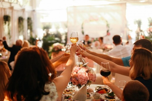 Кафе в регионе открыли, но свадьбы и банкеты по-прежнему запрещены Кафе в регионе открыли, но свадьбы и банкеты по-прежнему запрещены