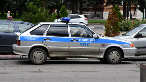 В Солнечном-2 пьяный саратовец расстрелял машину полиции
