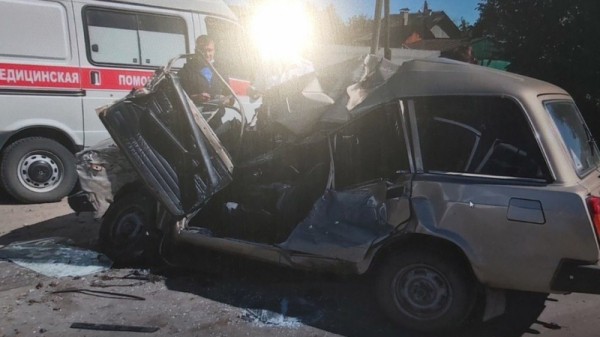 В столкновении с автокраном погибла 75-летняя женщина-водитель

