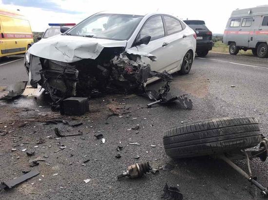 Трое взрослых и трое детей пострадали в аварии под Татищево