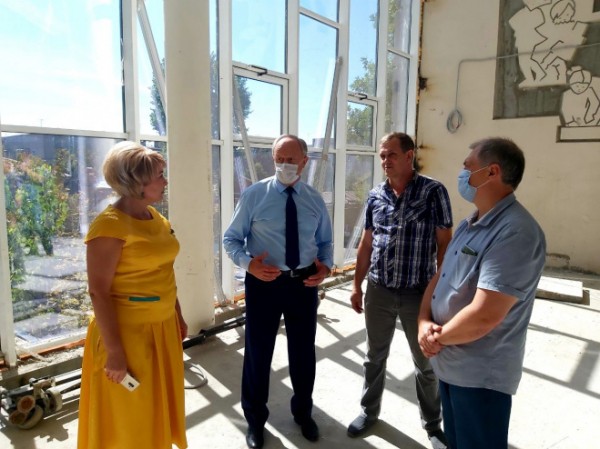 Губернатор Валерий Радаев проконтролировал ход реконструкции объектов в Саратове       