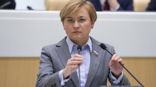 Слухи об увольнении Людмилы Боковой с поста замглавы Минкомсвязи РФ: помощник чиновницы призвал дождаться официального приказа
