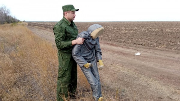Благоустройство по-ершовски: &laquo;виселицы&raquo;, лавочки в болоте и крышки люка посреди дороги

