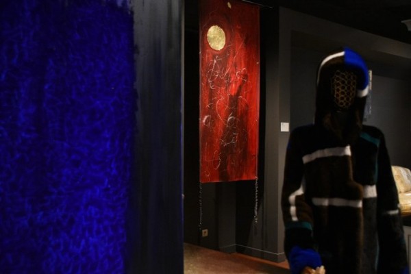 &laquo;Потри мне спину русским авангардом&raquo;: РОСИЗО организовал художественную выставку о дизайне в салоне элитной мебели