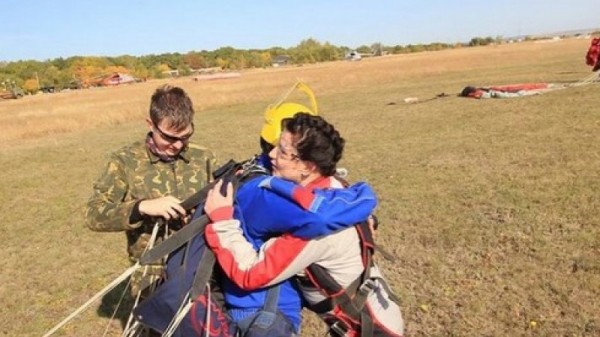 Саратовская чиновница выпрыгнула из самолета
