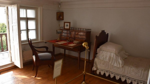 В саратовском музее зачитали поздравление президента России
В саратовском музее зачитали поздравление президента России