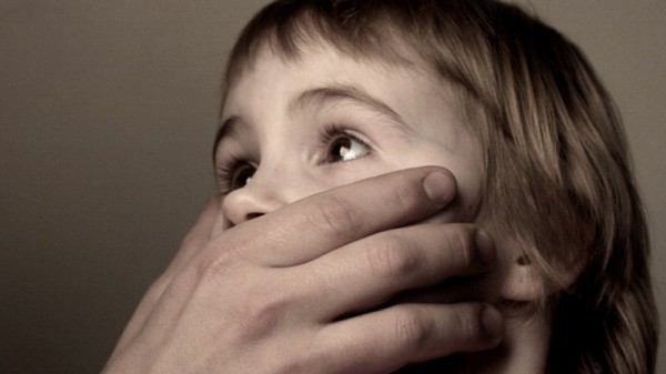 Прокуратура: почти половину преступлений против детей совершают члены их семей
