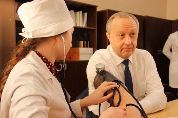 &laquo;Если вы не чиновник и без блата, то сдохнете&raquo;: заболевшему коронавирусом губернатору стали поступать массовые сообщения о проблемах с лечением в регионе