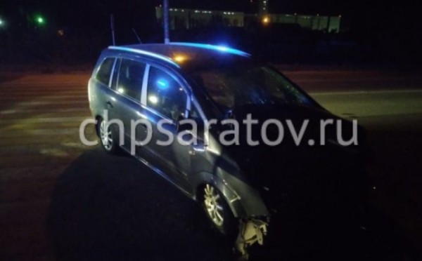 
В Балаковском районе водитель протаранил мачту освещения