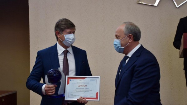 В Саратове назвали экспортеров года. Губернатор наградил бизнесменов
В Саратове назвали экспортеров года. Губернатор наградил бизнесменов