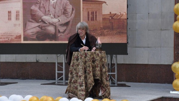 В саратовском музее зачитали поздравление президента России
В саратовском музее зачитали поздравление президента России