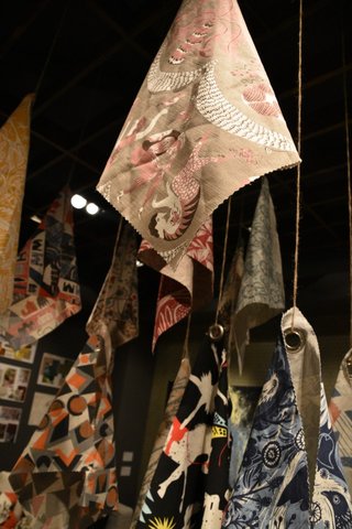 &laquo;Потри мне спину русским авангардом&raquo;: РОСИЗО организовал художественную выставку о дизайне в салоне элитной мебели