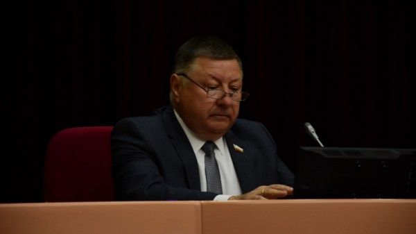 Спикер облдумы резко упал в федеральном рейтинге: о нем реже стали писать в СМИ
