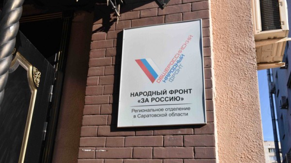 Благоустройство дворов. Саратовцы пожаловались на рабочих, спиливших два десятка деревьев
Благоустройство дворов. Саратовцы пожаловались на рабочих, спиливших два десятка деревьев