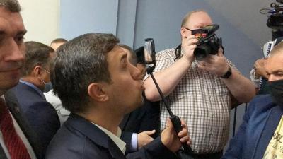 Охрана областной думы отказалась пускать коммунистов в зал заседаний
Охрана областной думы отказалась пускать коммунистов в зал заседаний