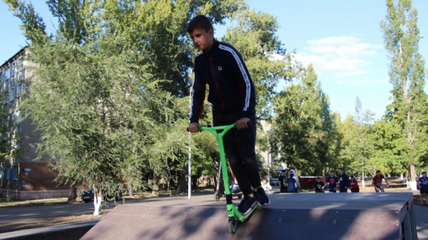 &laquo;Театральное Прихоперье&raquo;: губернатор Радаев погрузился в виртуальную реальность, а народный артист Миронов &laquo;пожаловался&raquo; на название фестиваля
