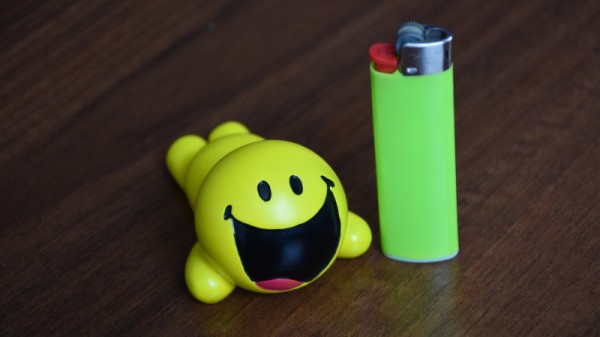 Гибель от сниффинга. Депутаты предложили ввести штраф за продажу подросткам зажигалок
