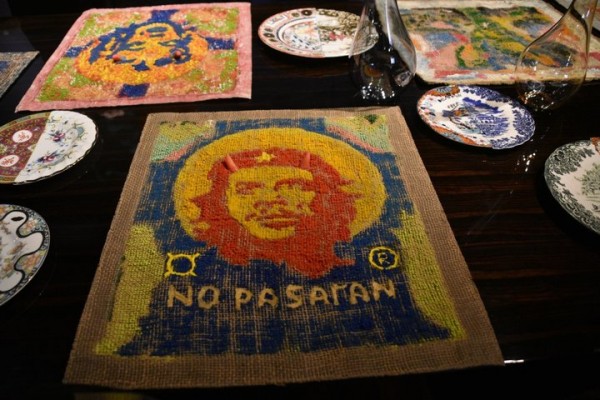 &laquo;Потри мне спину русским авангардом&raquo;: РОСИЗО организовал художественную выставку о дизайне в салоне элитной мебели