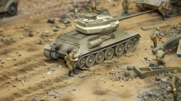 &laquo;Театральное Прихоперье&raquo;: губернатор Радаев погрузился в виртуальную реальность, а народный артист Миронов &laquo;пожаловался&raquo; на название фестиваля
