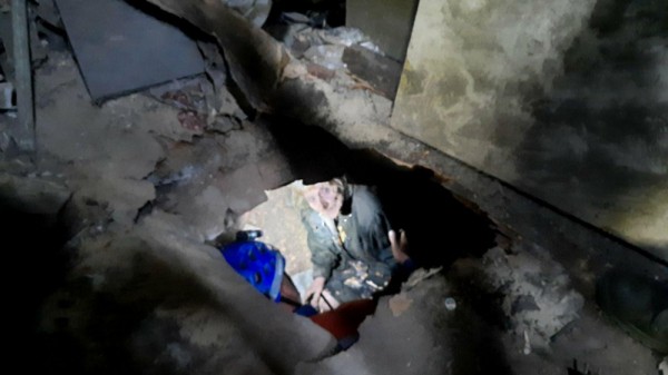 Пенсионерка провалилась в погреб. Ее достали через пять дней
