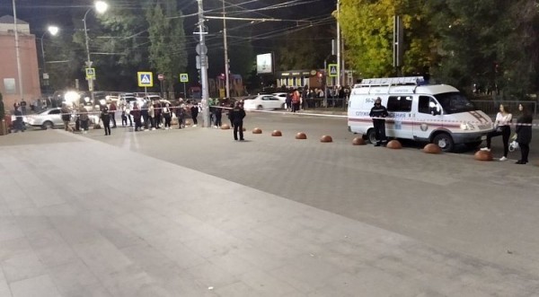 Сегодня произошла эвакуация людей из торговых центров
Сегодня произошла эвакуация людей из торговых центров