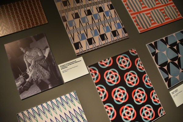 &laquo;Потри мне спину русским авангардом&raquo;: РОСИЗО организовал художественную выставку о дизайне в салоне элитной мебели