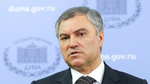 &laquo;Ходите с баулами&raquo;: спикер Госдумы приказал саратовским чиновникам добираться до нового аэропорта на электричке
