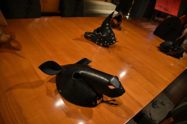 &laquo;Потри мне спину русским авангардом&raquo;: РОСИЗО организовал художественную выставку о дизайне в салоне элитной мебели