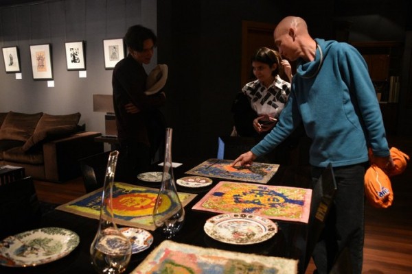 &laquo;Потри мне спину русским авангардом&raquo;: РОСИЗО организовал художественную выставку о дизайне в салоне элитной мебели