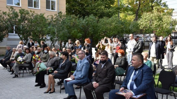 В саратовском музее зачитали поздравление президента России
В саратовском музее зачитали поздравление президента России