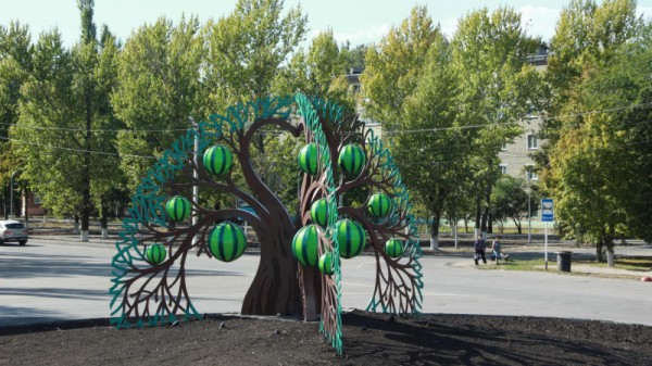 &laquo;Театральное Прихоперье&raquo;: губернатор Радаев погрузился в виртуальную реальность, а народный артист Миронов &laquo;пожаловался&raquo; на название фестиваля
