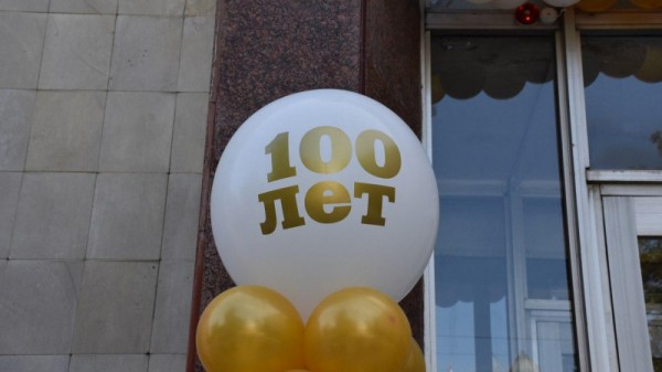 В саратовском музее зачитали поздравление президента России
В саратовском музее зачитали поздравление президента России