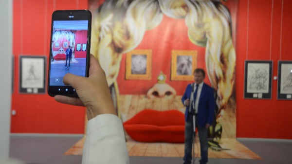 В Саратов привезли оригинальные произведения Сальвадора Дали

