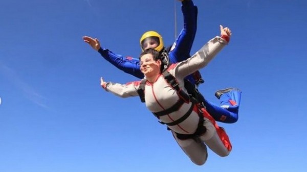 Саратовская чиновница выпрыгнула из самолета
