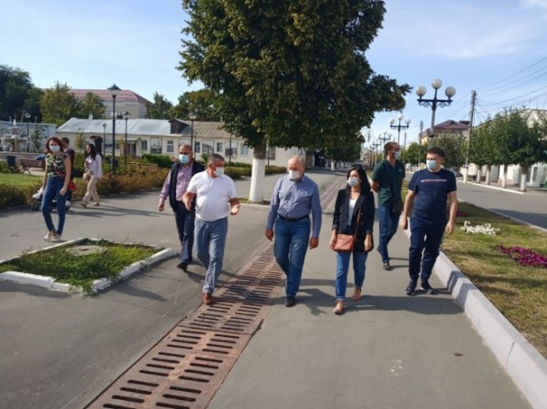 Губернатор проверил ход реализации проекта создания комфортной городской среды в Вольске