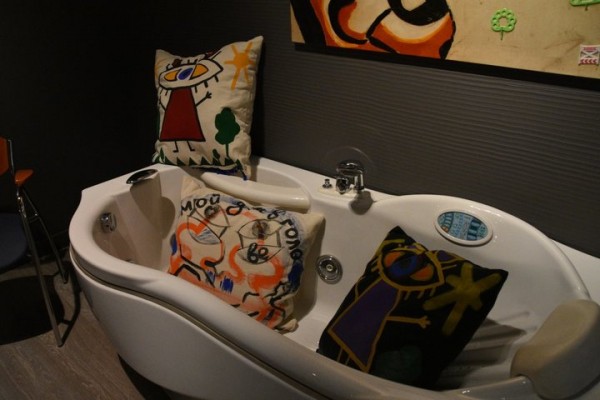 &laquo;Потри мне спину русским авангардом&raquo;: РОСИЗО организовал художественную выставку о дизайне в салоне элитной мебели