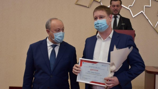 В Саратове назвали экспортеров года. Губернатор наградил бизнесменов
В Саратове назвали экспортеров года. Губернатор наградил бизнесменов