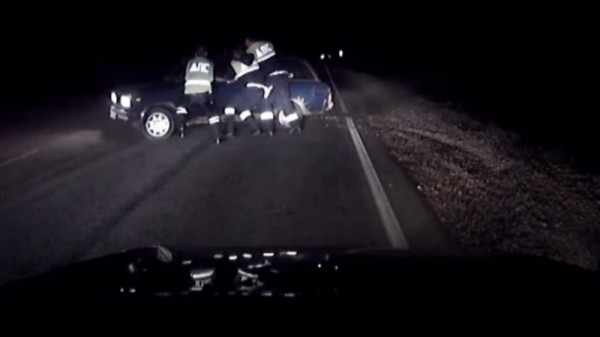 В Энгельсе полицейские устроили погоню со стрельбой за нетрезвым водителем &laquo;четверки&raquo; (видео)
