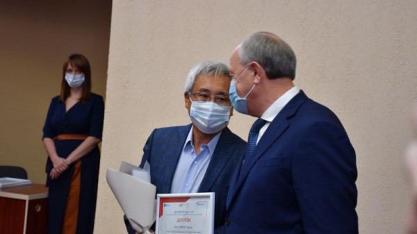 В Саратове назвали экспортеров года. Губернатор наградил бизнесменов
В Саратове назвали экспортеров года. Губернатор наградил бизнесменов