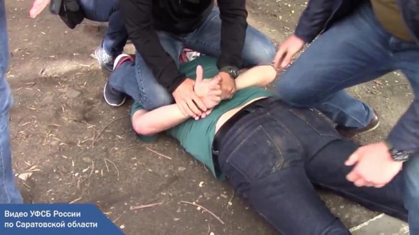 На набережной Саратова силовики устроили облаву на мошенников На набережной Саратова силовики устроили облаву на мошенников