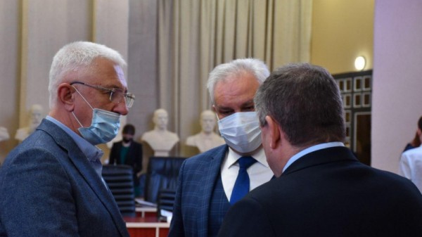 В Саратове назвали экспортеров года. Губернатор наградил бизнесменов
В Саратове назвали экспортеров года. Губернатор наградил бизнесменов