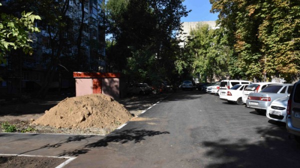 Благоустройство дворов. Саратовцы пожаловались на рабочих, спиливших два десятка деревьев
Благоустройство дворов. Саратовцы пожаловались на рабочих, спиливших два десятка деревьев