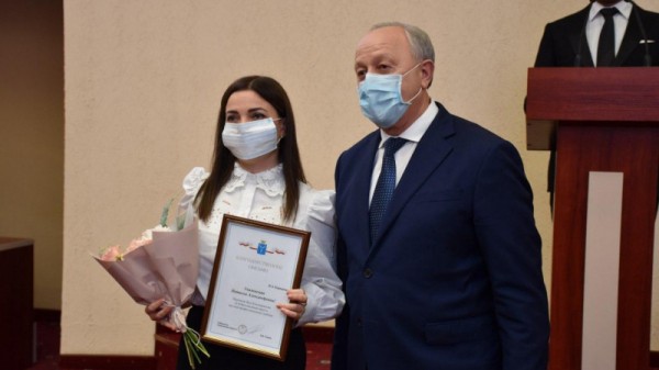 В Саратове назвали экспортеров года. Губернатор наградил бизнесменов
В Саратове назвали экспортеров года. Губернатор наградил бизнесменов