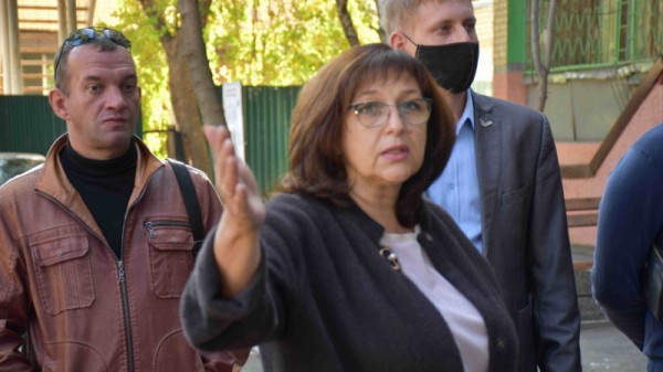 Благоустройство дворов. Саратовцы пожаловались на рабочих, спиливших два десятка деревьев
Благоустройство дворов. Саратовцы пожаловались на рабочих, спиливших два десятка деревьев